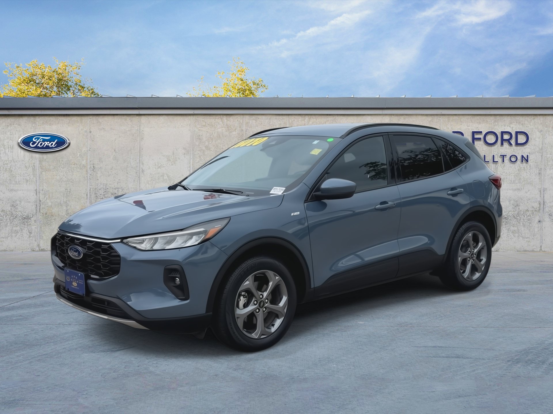 Certified 2025 Ford Escape ST-Line Select AWD/4WD image 4