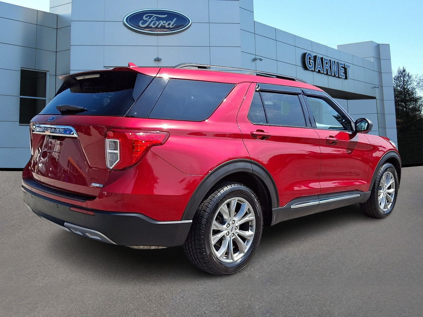 Certified 2020 Ford Explorer XLT w/ Equipment Group 202A AWD/4WD image 8