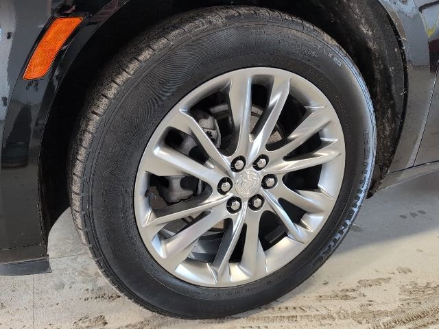 Used 2022 Buick Enclave Avenir image 11