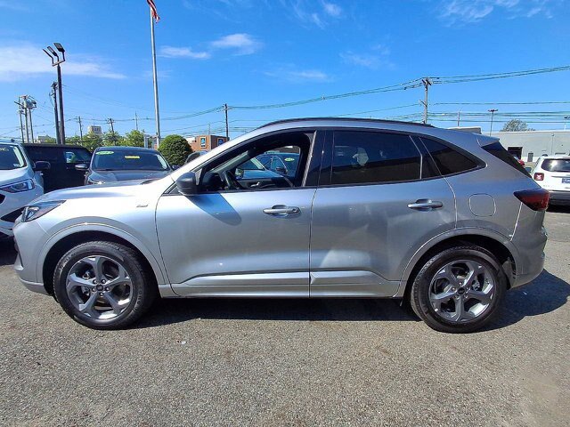 Certified 2023 Ford Escape ST-Line AWD/4WD image 2