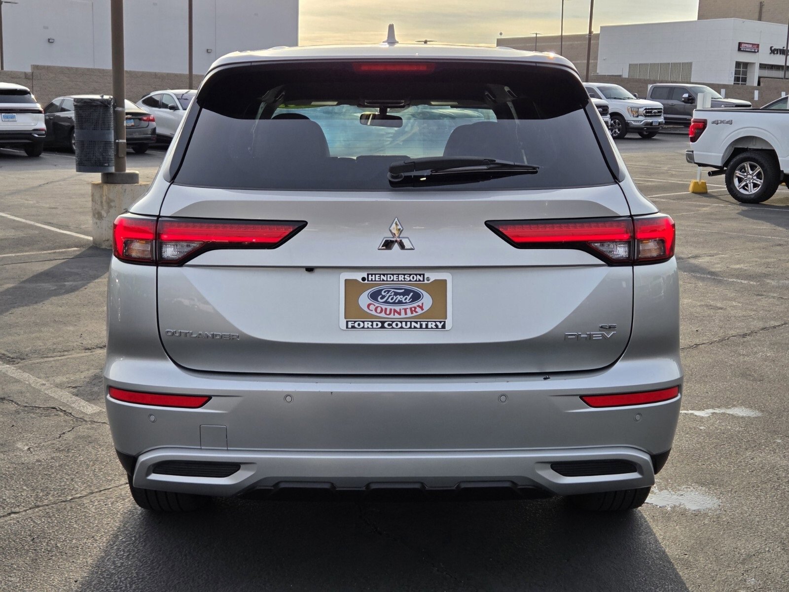Used 2024 Mitsubishi Outlander 4WD Plug-In Hybrid image 4