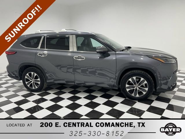 Used 2022 Toyota Highlander XLE image 2