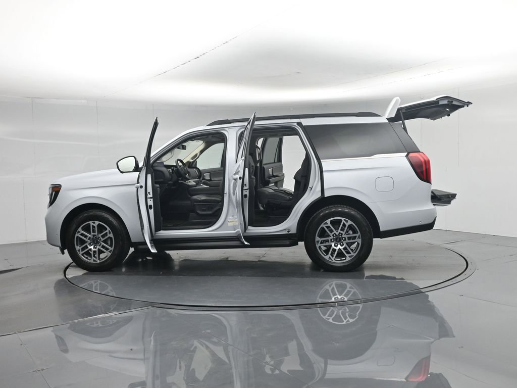 Certified 2025 Ford Expedition Active AWD/4WD image 42