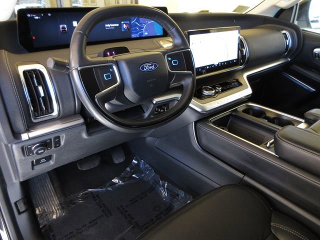 Certified 2025 Ford Expedition Max Platinum image 14