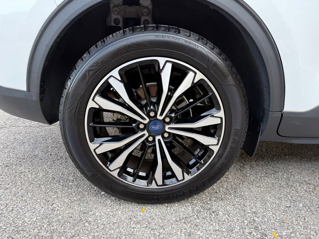 Certified 2022 Ford Escape SE w/ SE Sport Appearance Package image 23