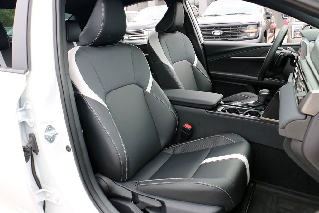 Used 2026 Toyota Camry XLE w/ Convenience Package image 31