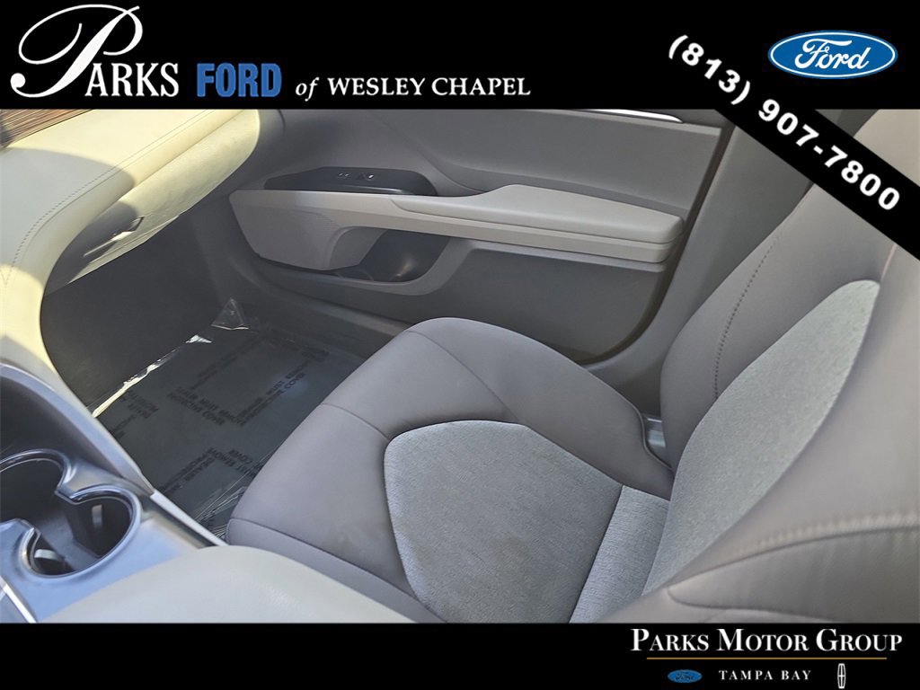 Used 2018 Toyota Camry L image 13