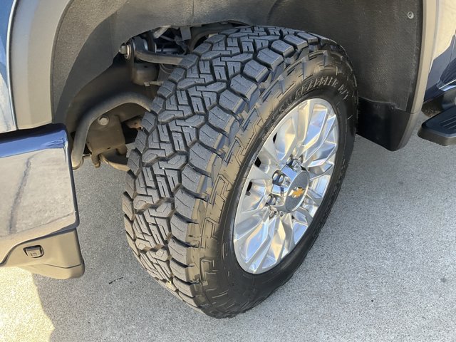 Used 2023 Chevrolet Silverado 2500 High Country w/ Safety Package II AWD/4WD image 32