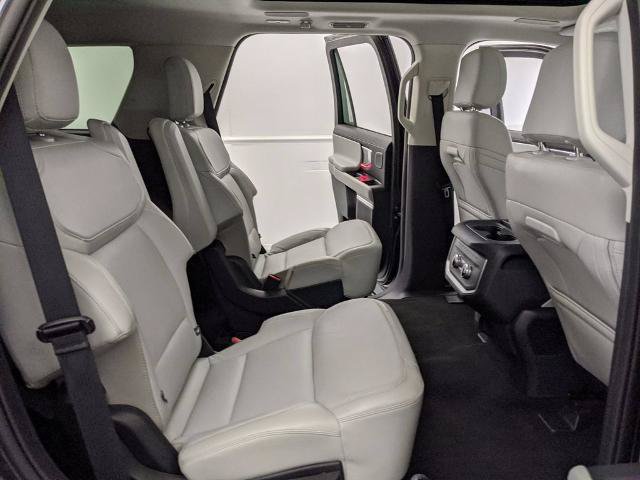 Certified 2025 Ford Expedition Platinum w/ Driver's Package AWD/4WD image 23