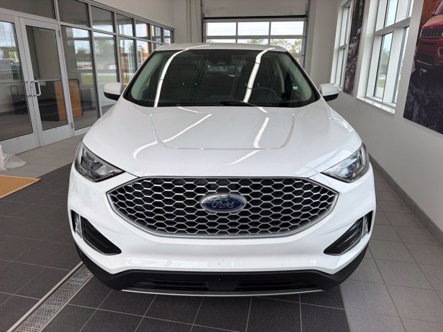 Certified 2023 Ford Edge SEL w/ Convenience Package AWD/4WD image 2