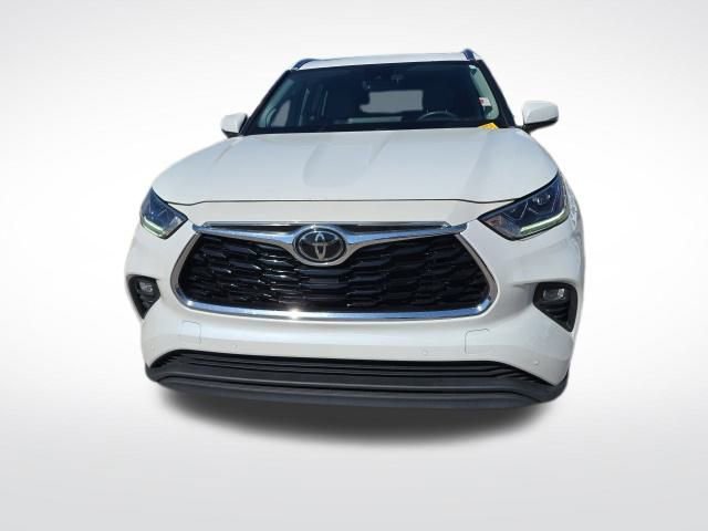 Used 2023 Toyota Highlander L image 3