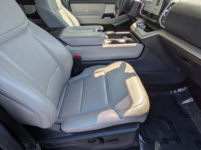 Certified 2025 Ford Expedition Active AWD/4WD image 20