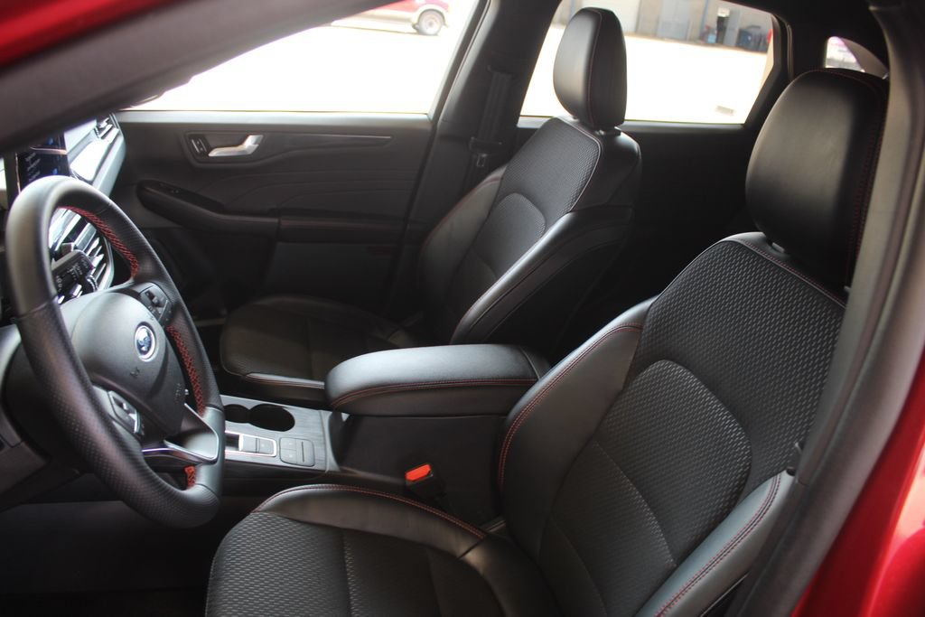 Certified 2025 Ford Escape ST-Line AWD/4WD image 34