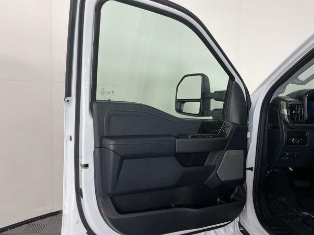 Certified 2025 Ford F350 Lariat w/ Black Appearance Package image 15