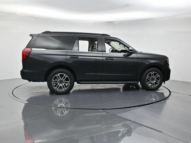 Certified 2025 Ford Expedition Active AWD/4WD image 2
