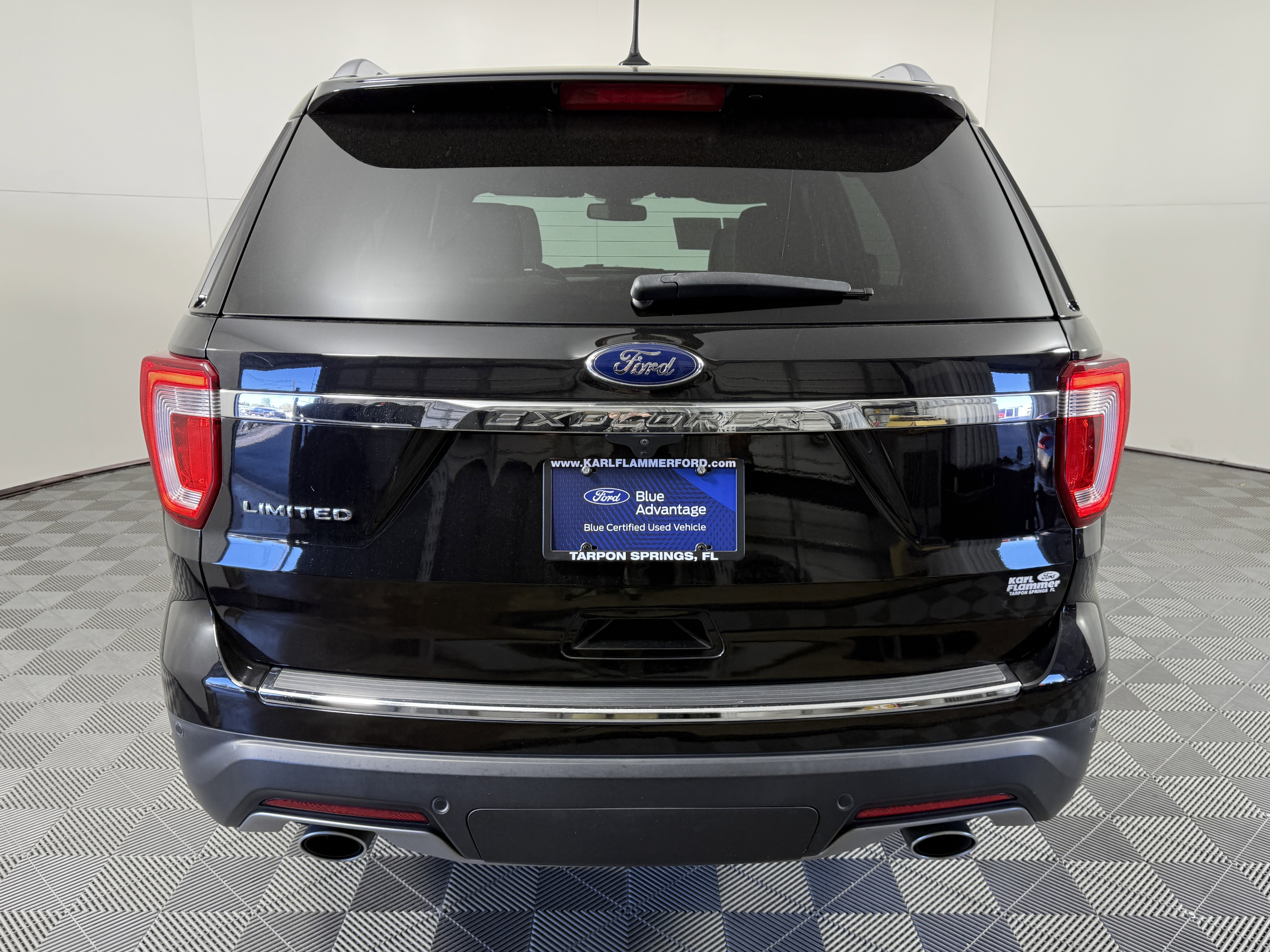 Certified 2019 Ford Explorer Limited w/ Ford Safe & Smart Package image 4
