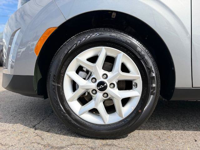 Used 2025 Kia Soul LX w/ LX Technology Package FWD image 3