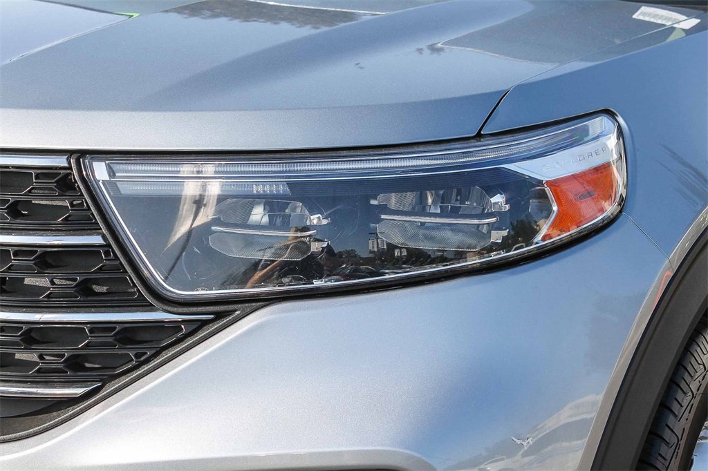 Certified 2022 Ford Explorer XLT w/ Equipment Group 202A image 4