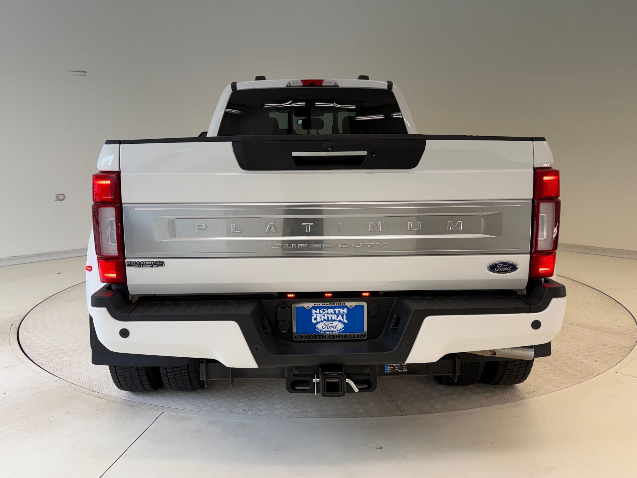 Certified 2022 Ford F450 Platinum w/ FX4 Off-Road Package image 4