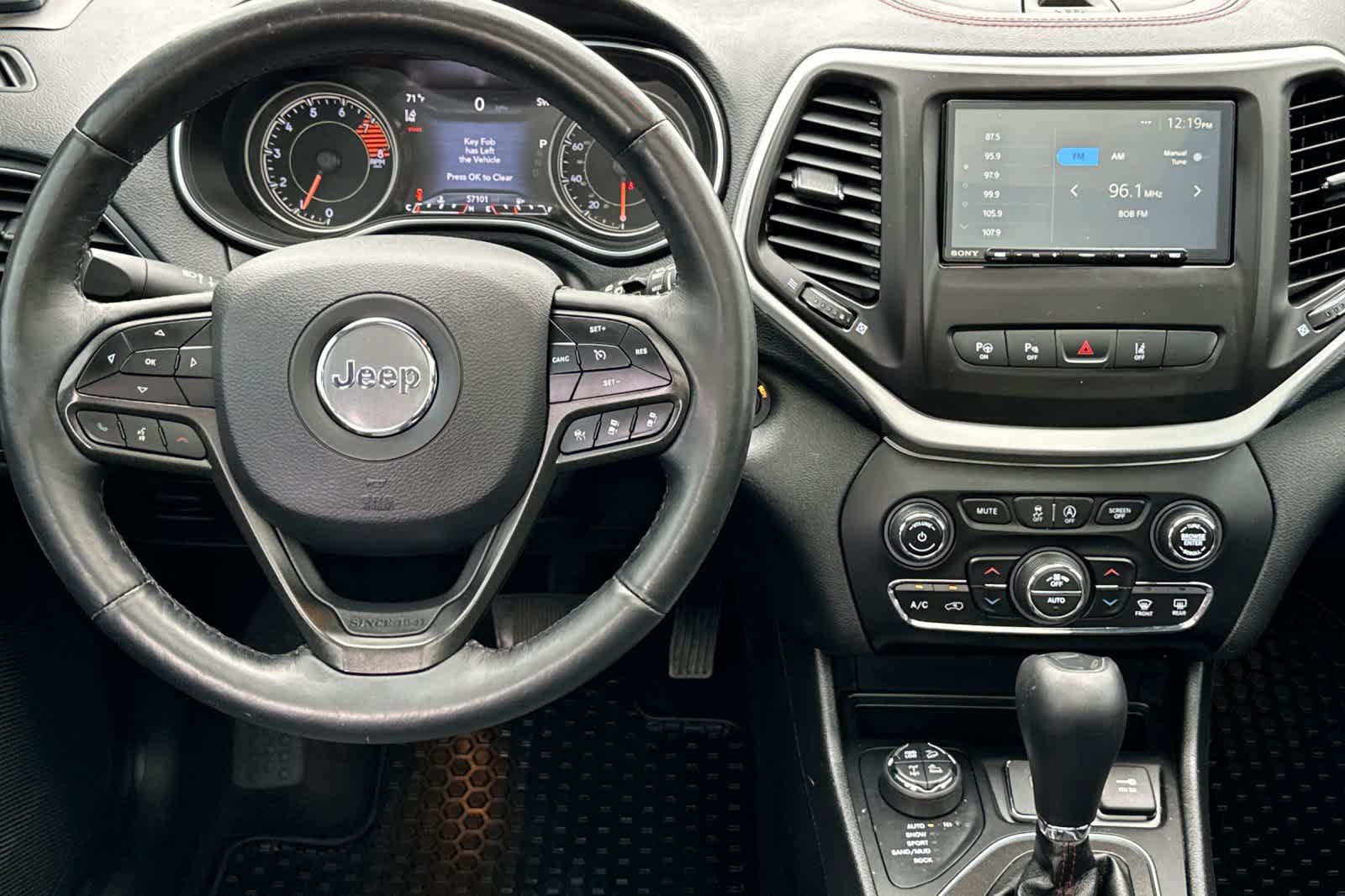 Used 2019 Jeep Cherokee Trailhawk AWD/4WD image 14