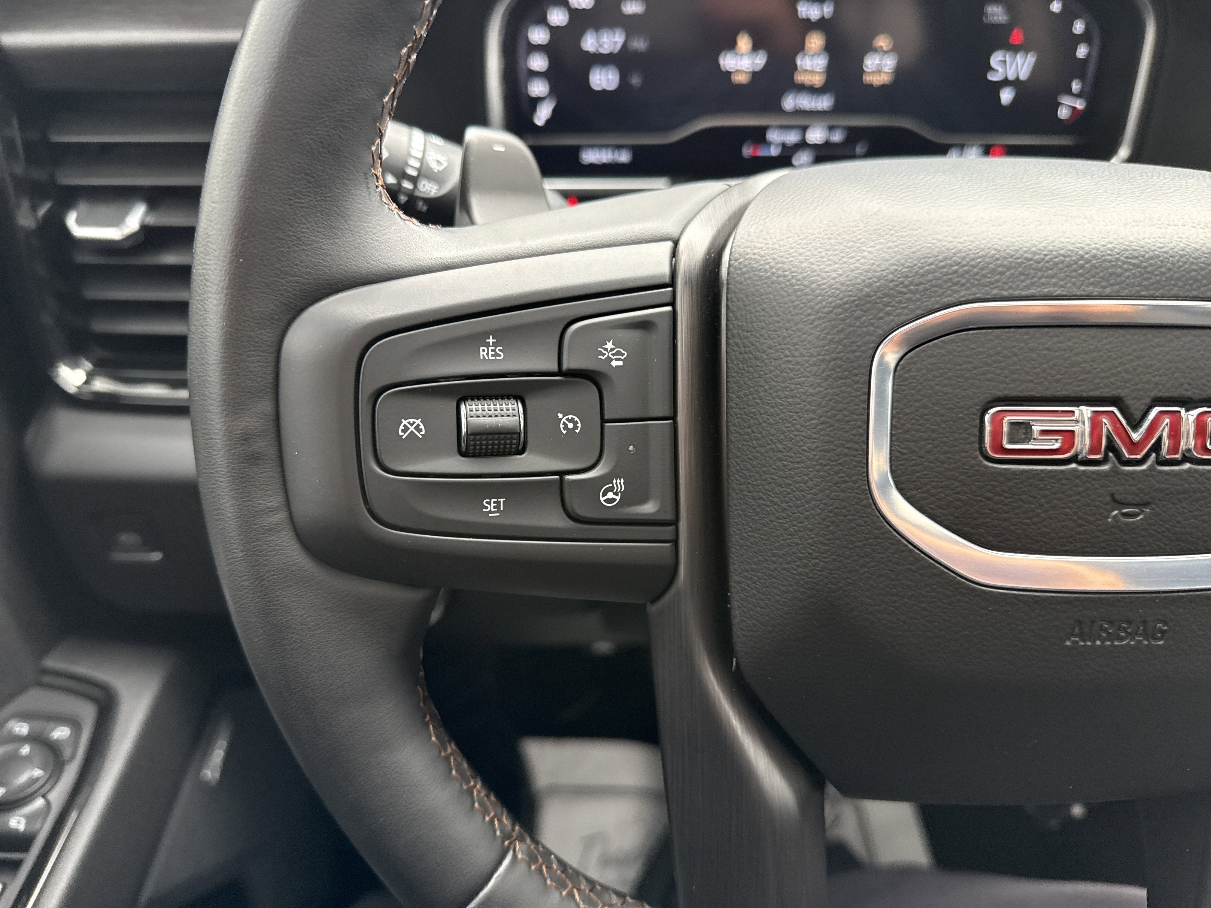 Used 2024 GMC Sierra 1500 AT4 w/ Technology Package AWD/4WD image 24