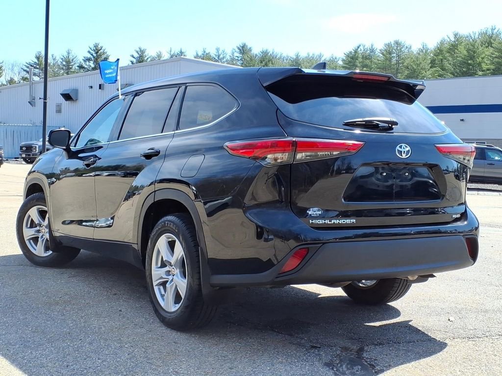 Used 2022 Toyota Highlander L AWD/4WD image 6