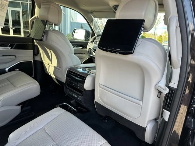 Used 2022 Jeep Wagoneer Series III w/ Convenience Group I AWD/4WD image 11