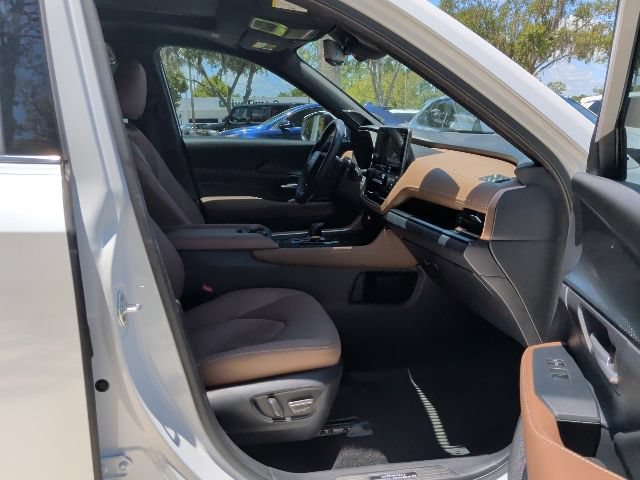 Used 2024 Toyota Grand Highlander AWD Hybrid image 17