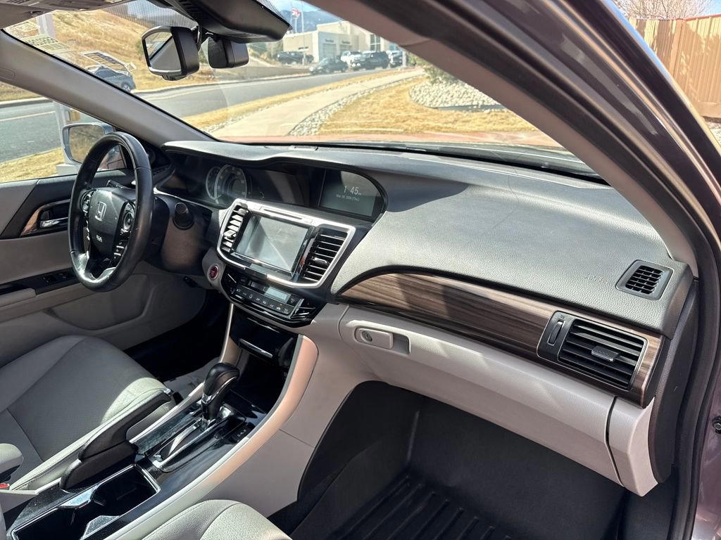 Used 2017 Honda Accord Touring image 29