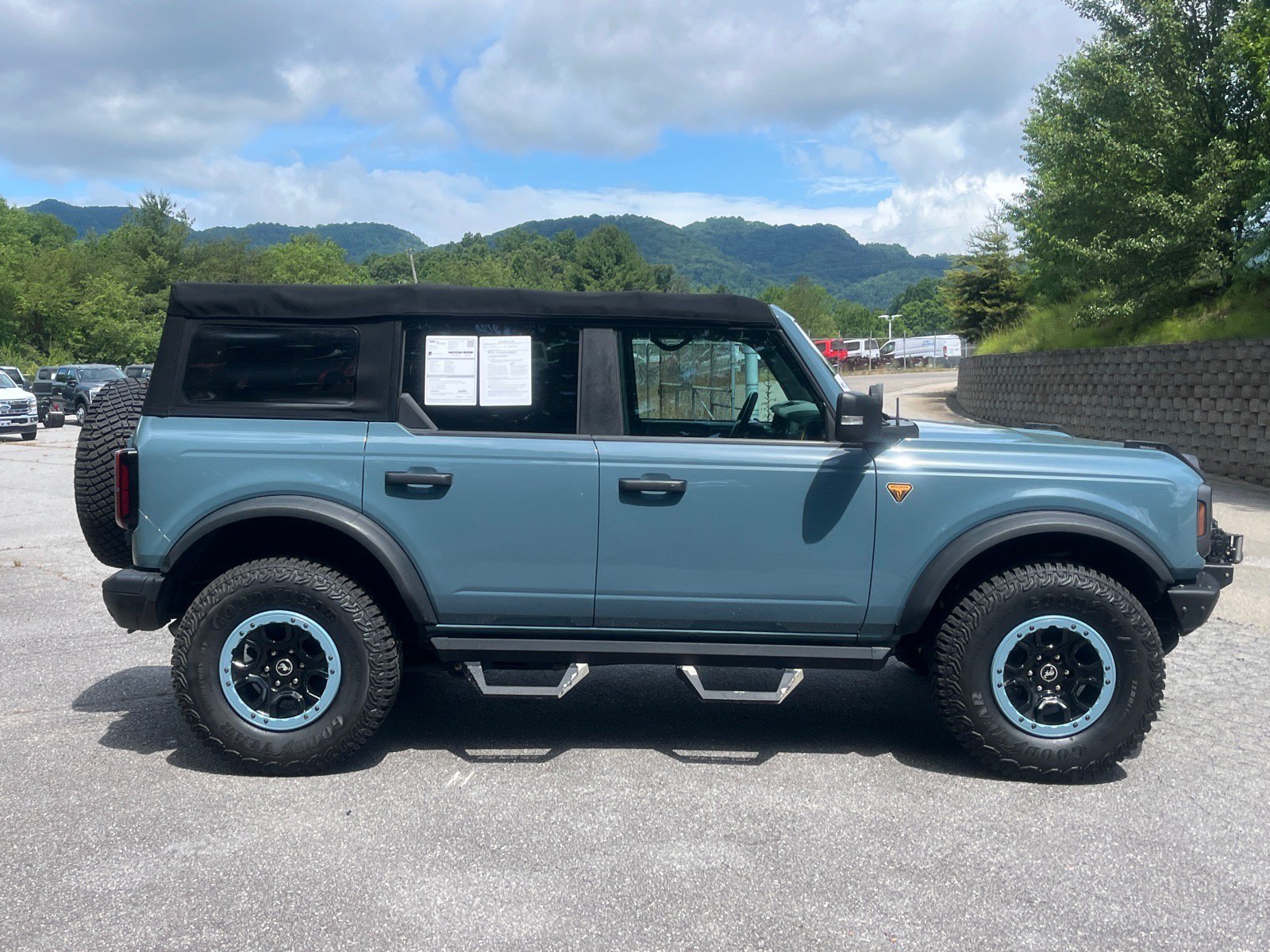 Certified 2022 Ford Bronco Badlands w/ Sasquatch Package AWD/4WD image 2