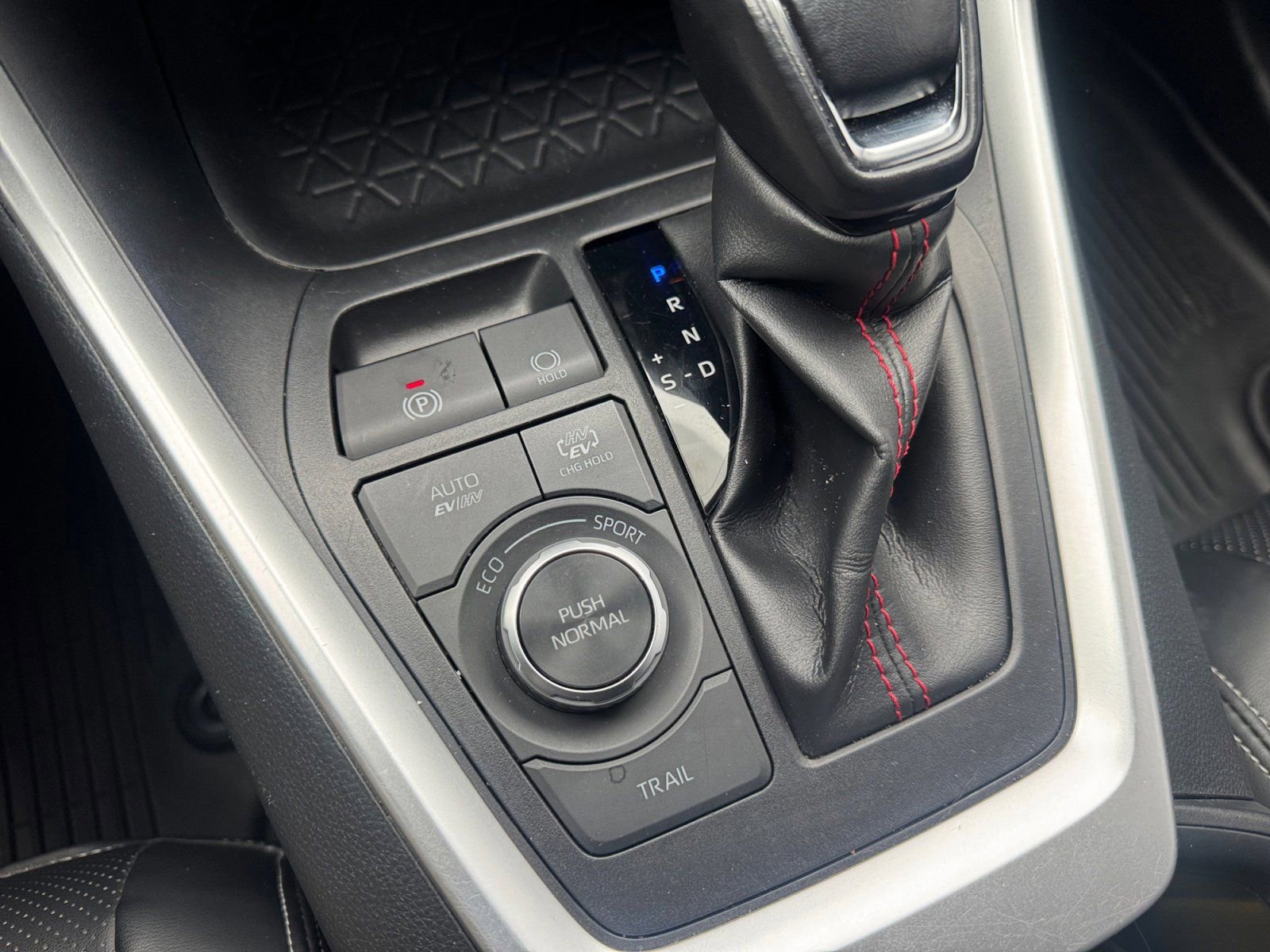 Used 2022 Toyota RAV4 SE image 22