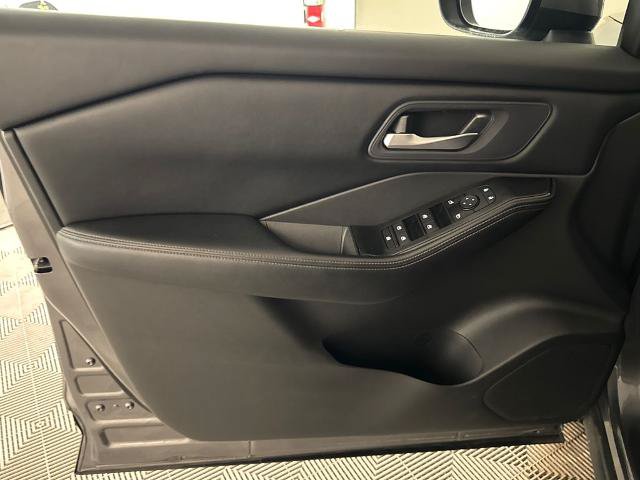 Used 2024 Nissan Rogue SV FWD image 15