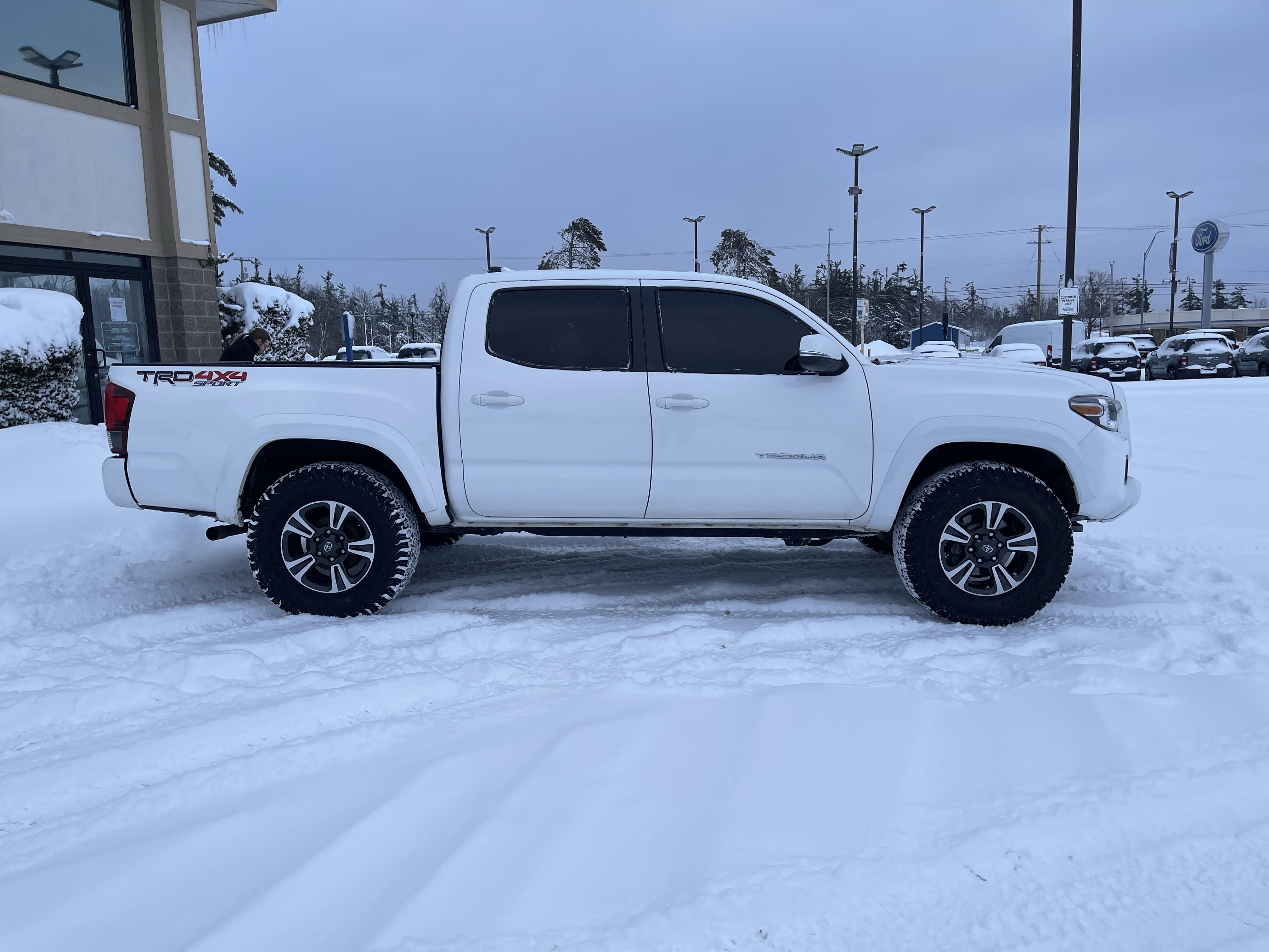 Used 2019 Toyota Tacoma TRD Sport image 2