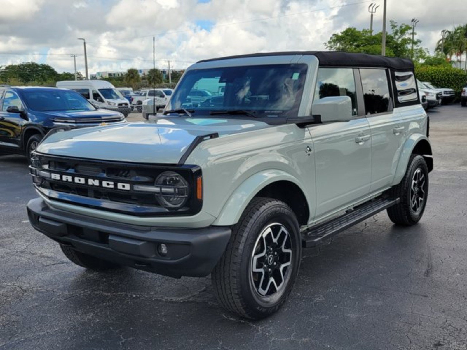 Certified 2023 Ford Bronco Outer Banks AWD/4WD image 3