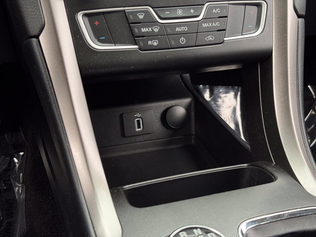 Certified 2017 Ford Fusion SE w/ Fusion SE Technology Package FWD image 20