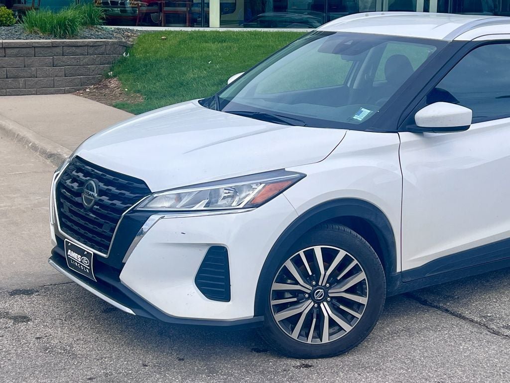 Used 2021 Nissan Kicks SV FWD image 2