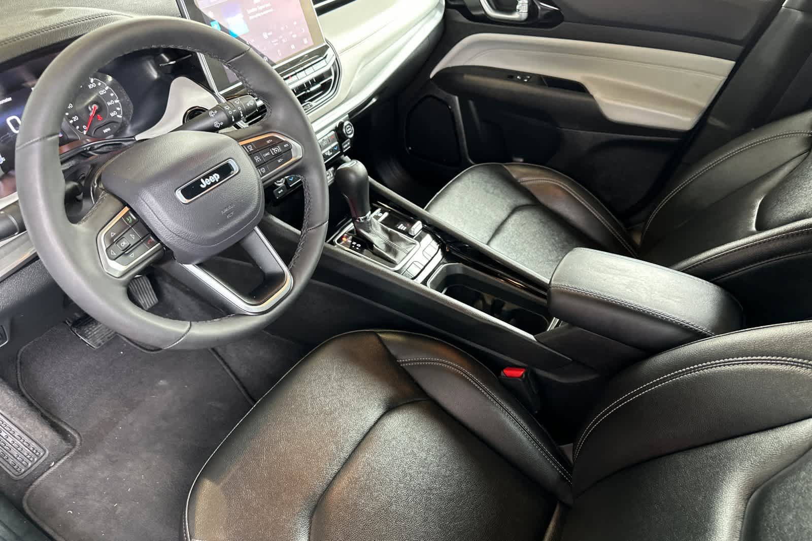 Used 2025 Jeep Compass Limited AWD/4WD image 11