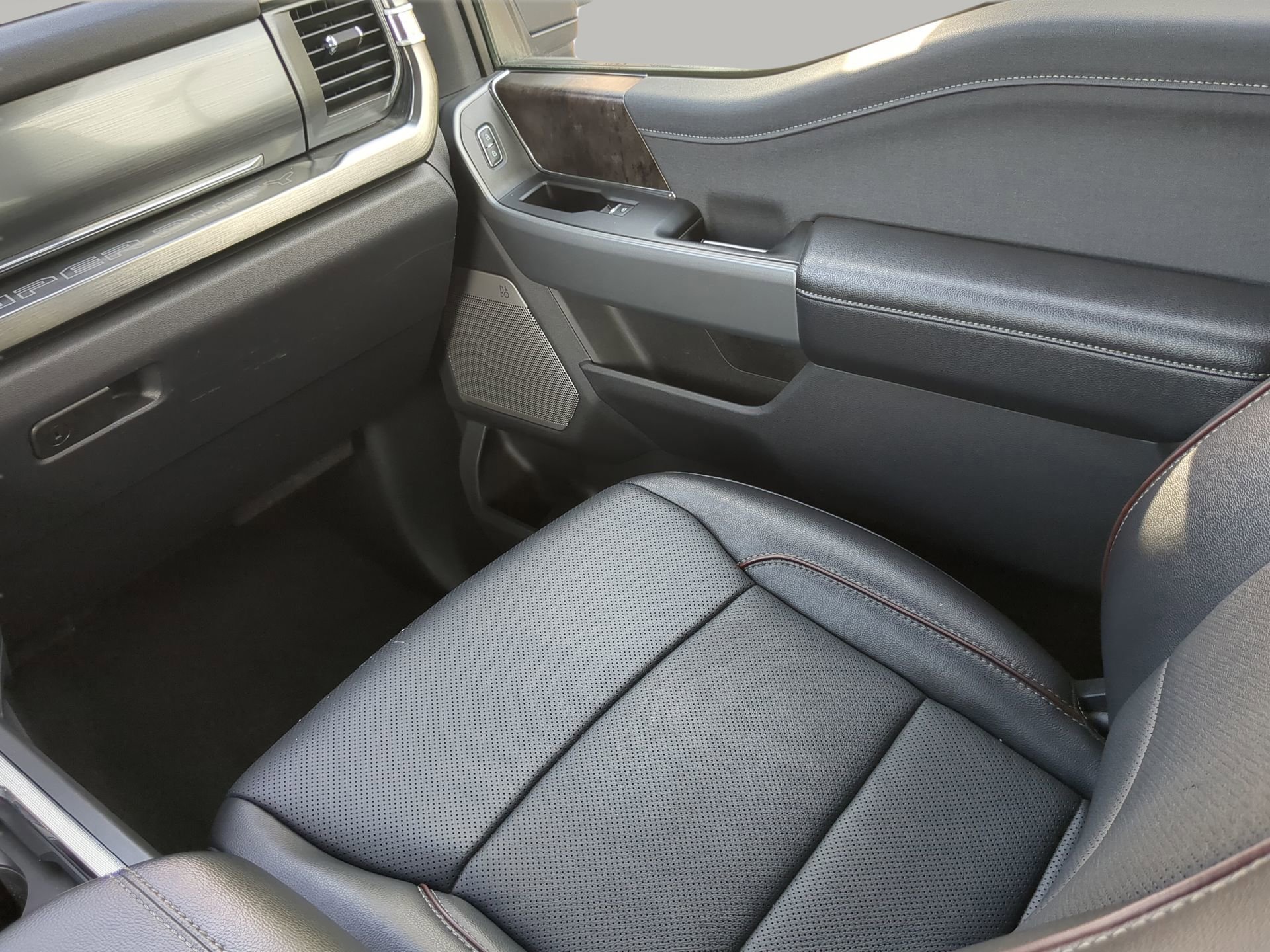 Certified 2024 Ford F350 Lariat w/ Lariat Ultimate Package image 45