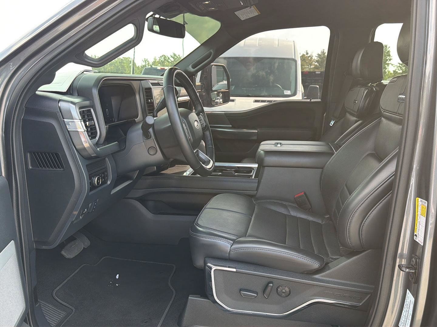 Certified 2025 Ford F250 Platinum w/ FX4 Off-Road Package AWD/4WD image 10