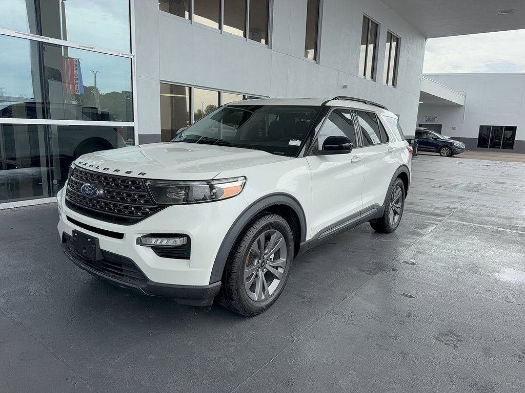 Certified 2022 Ford Explorer XLT w/ Equipment Group 202A RWD image 2