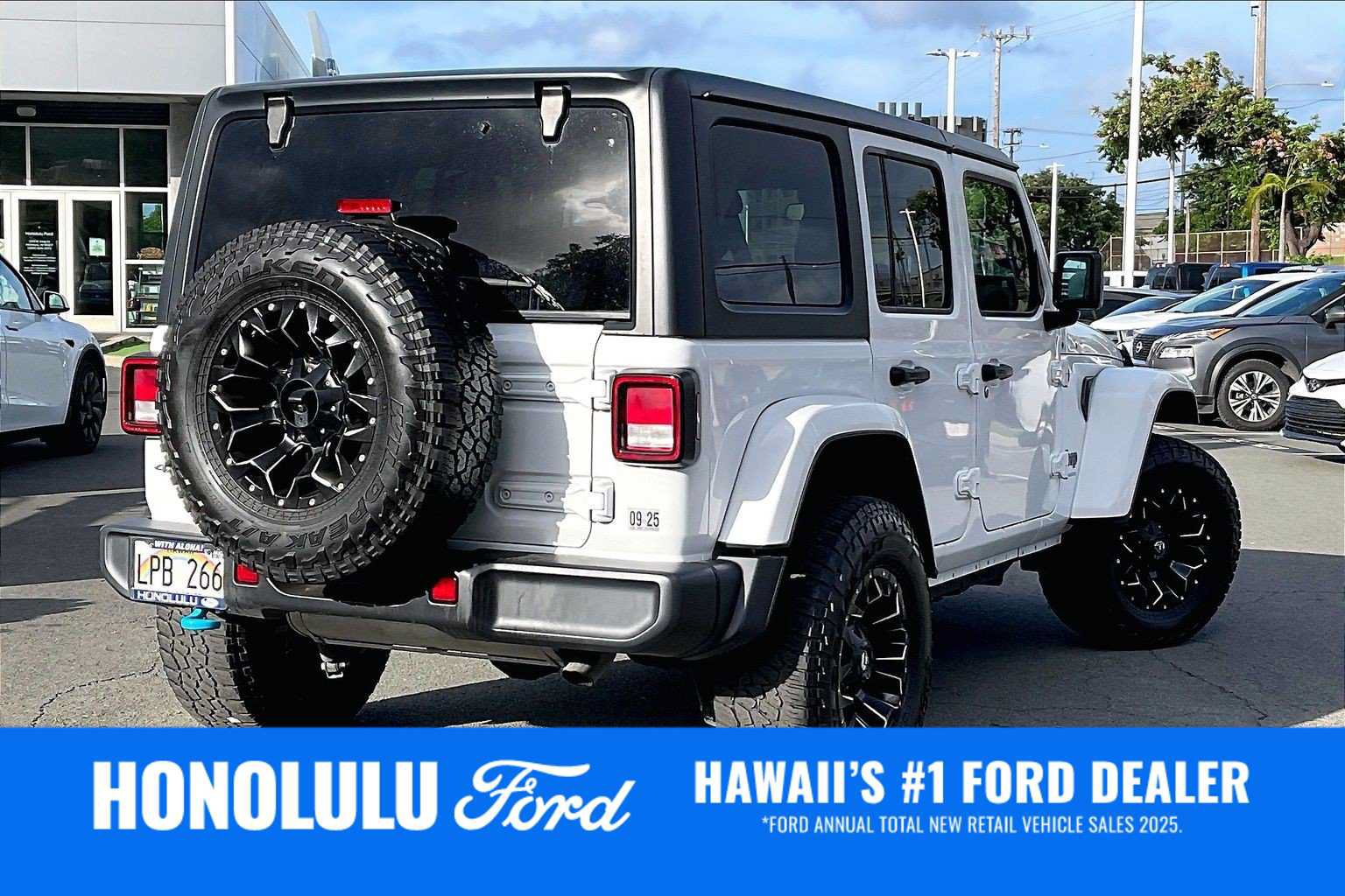 Used 2024 Jeep Wrangler Unlimited w/ Dual Top Group AWD/4WD image 22