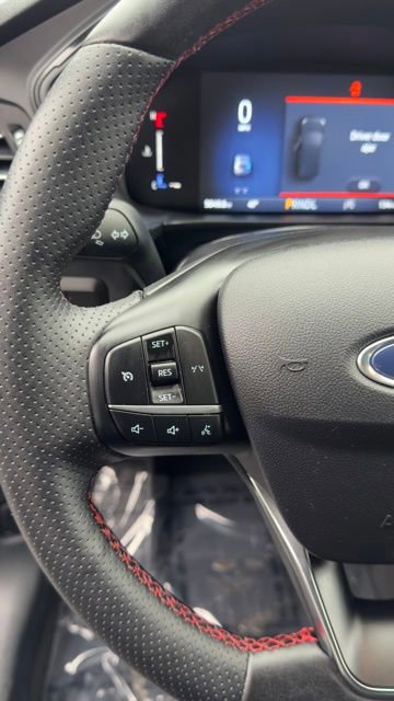 Certified 2025 Ford Escape ST-Line w/ Cold Weather Package AWD/4WD image 9