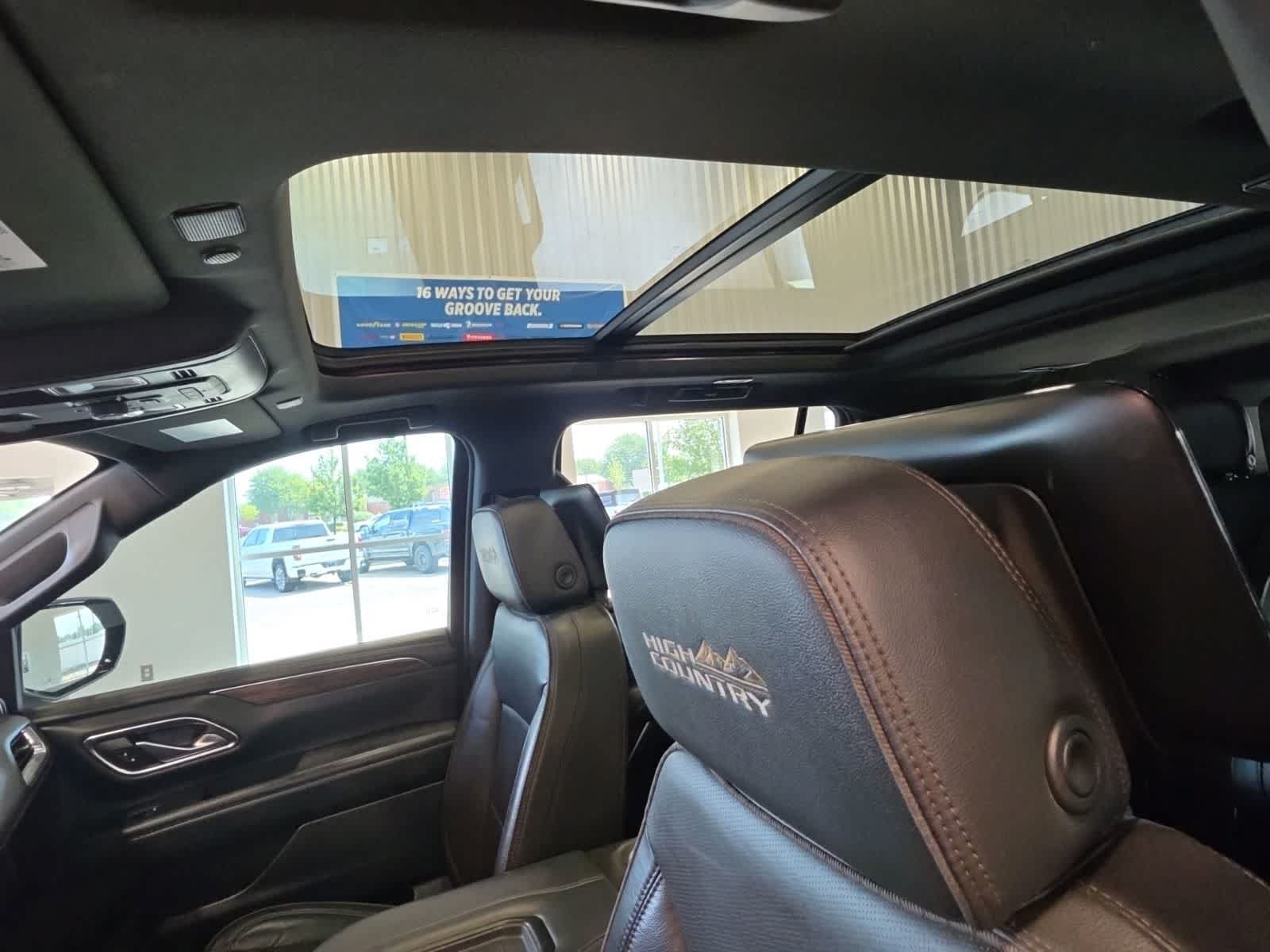 Used 2021 Chevrolet Suburban High Country AWD/4WD image 16