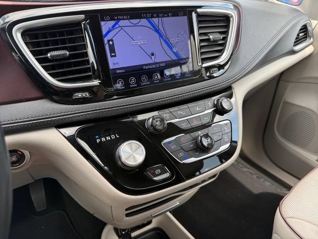 Used 2017 Chrysler Pacifica Limited w/ Advanced Safetytec Group FWD image 21