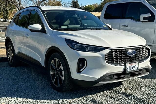 Certified 2023 Ford Escape Platinum FWD image 2