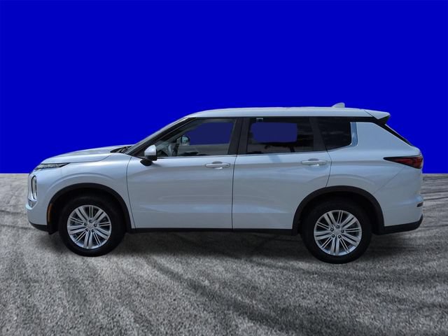 Used 2023 Mitsubishi Outlander ES FWD image 6