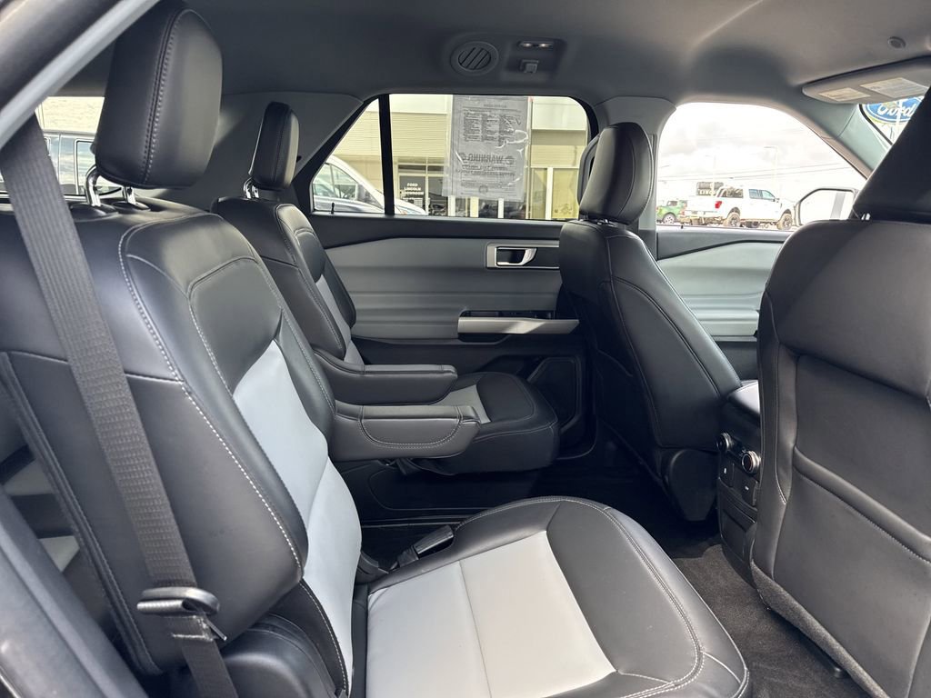 Certified 2022 Ford Explorer XLT w/ Equipment Group 202A image 17