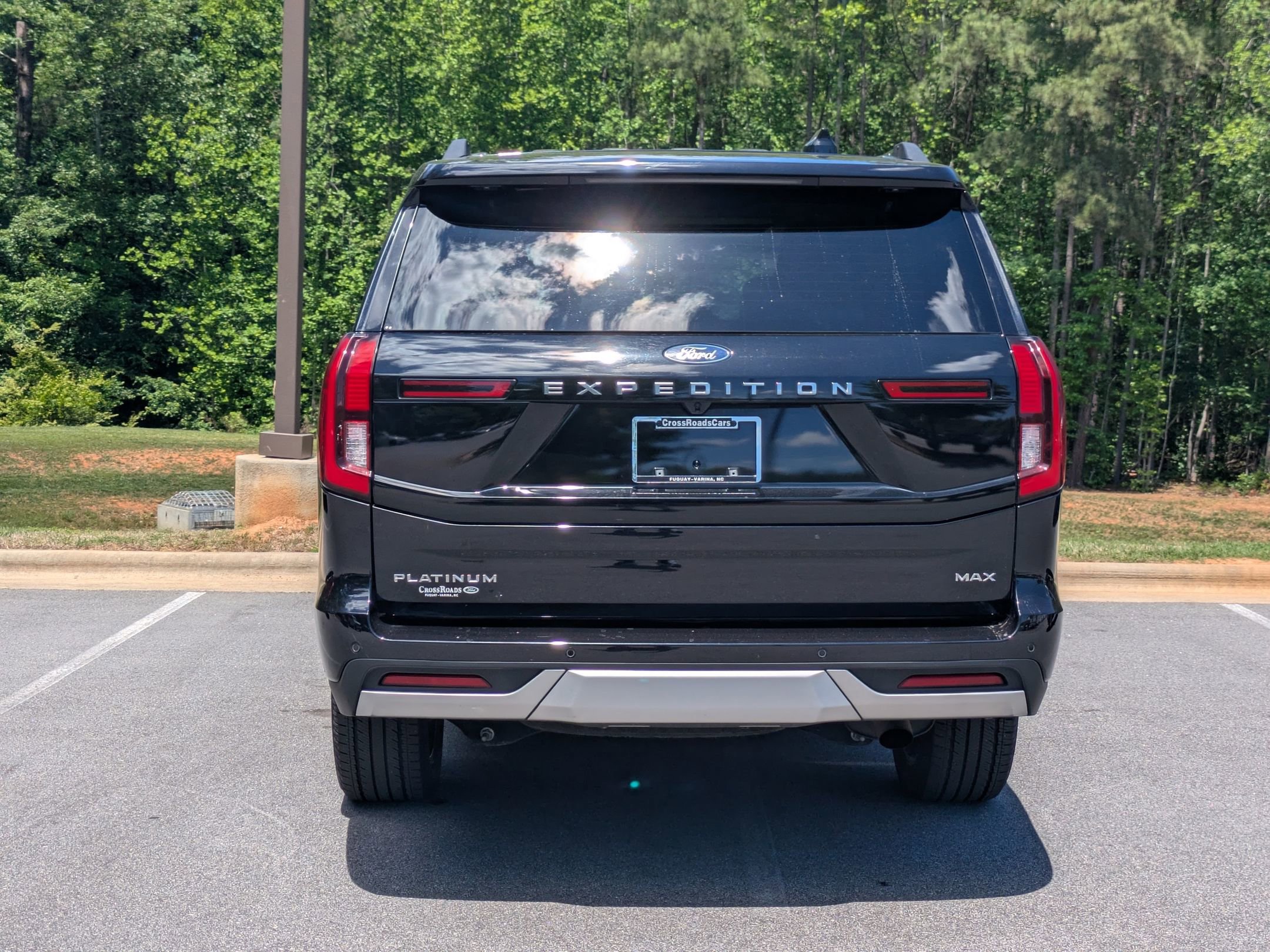 Certified 2025 Ford Expedition Max Platinum w/ Driver's Package AWD/4WD image 4