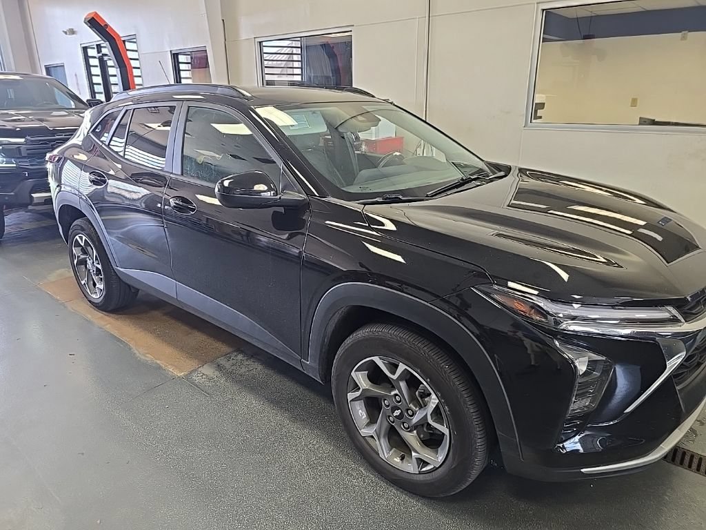 Used 2025 Chevrolet Trax LT