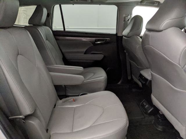Used 2023 Toyota Highlander Limited image 26
